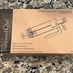 Pampered Chef Easy Accent Decorator NIB
